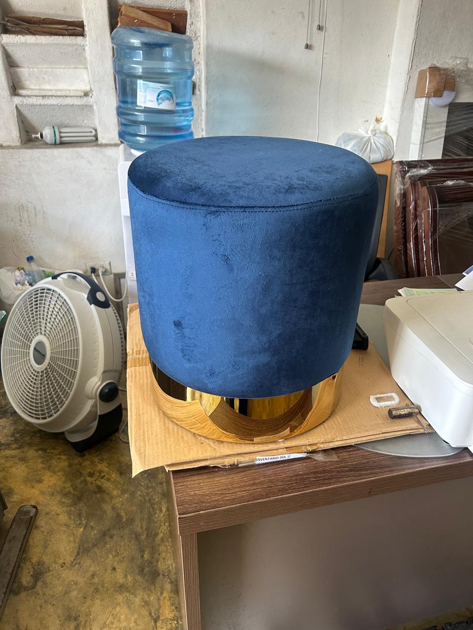 OTOMAN AZUL Y CREMA