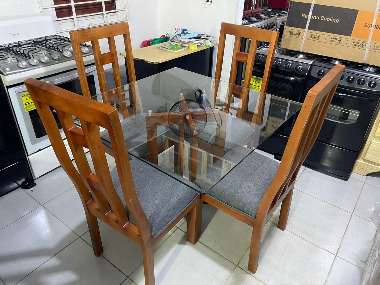 COMEDOR CONTEMPORÁNEO 4/S EN CAOBA